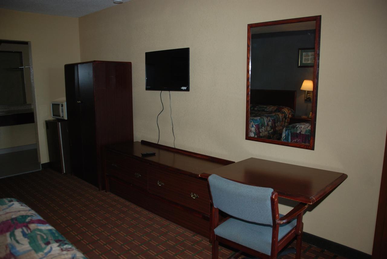 Mount Laurel Motel Hazleton Exterior photo